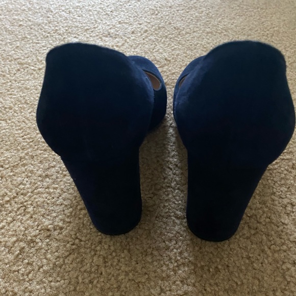 Gianvito Rossi Suede Pumps - Picture 4 of 10